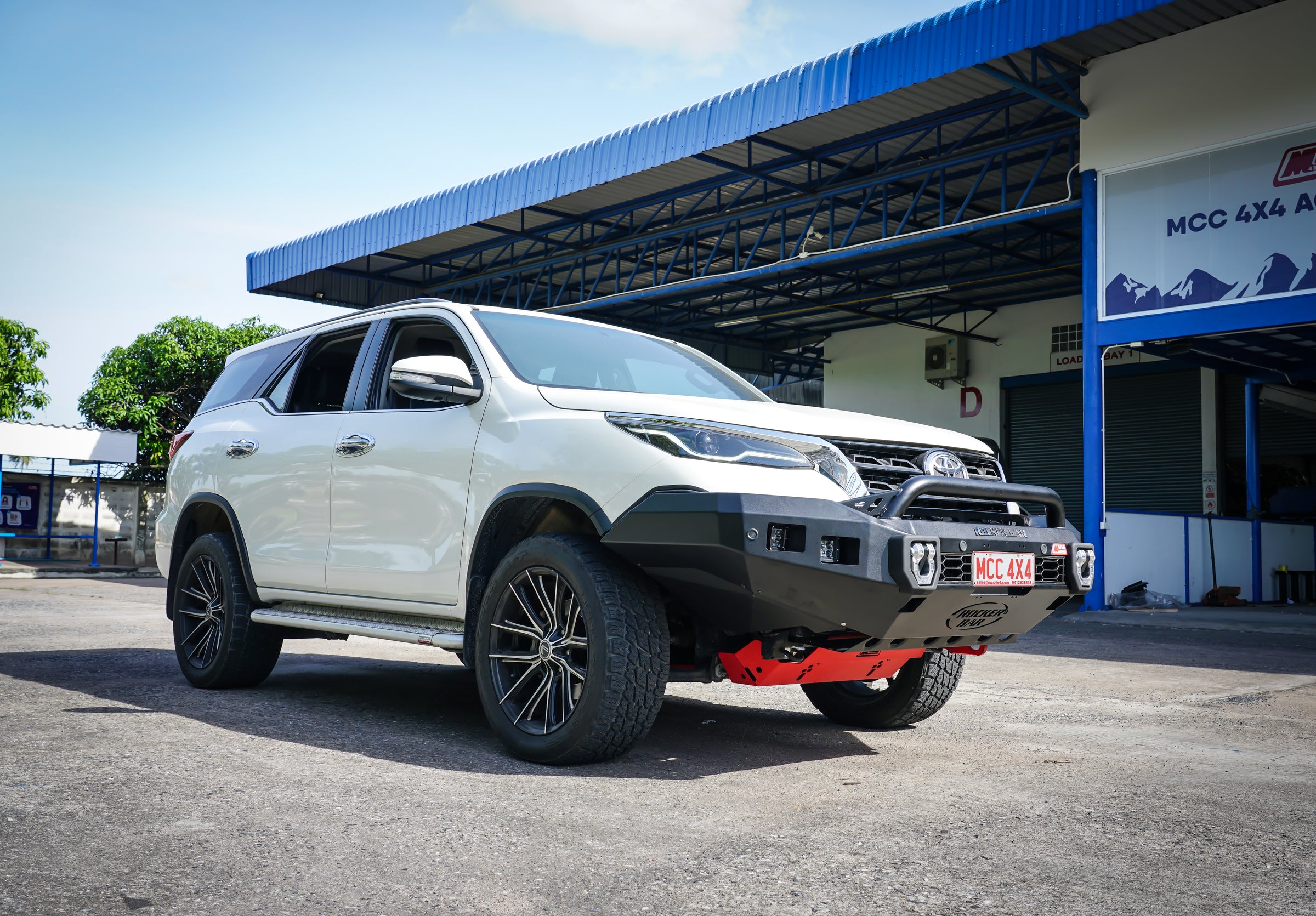 Fortuner 21-On (6/20) 078-01SQL Rocker Bull Bar Single Low Loop Packag ...